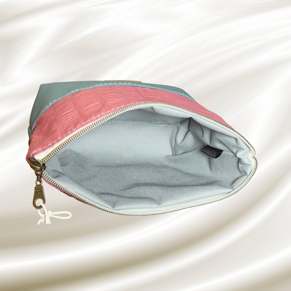 Handmade Zipper Pouch - Vintage Matelasse Fabric - Large - Picture 5 of 5